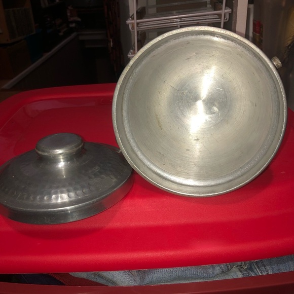 Vintage hammered aluminum ice bucket with lid. Man cave, bar accessories-used - Picture 7 of 7